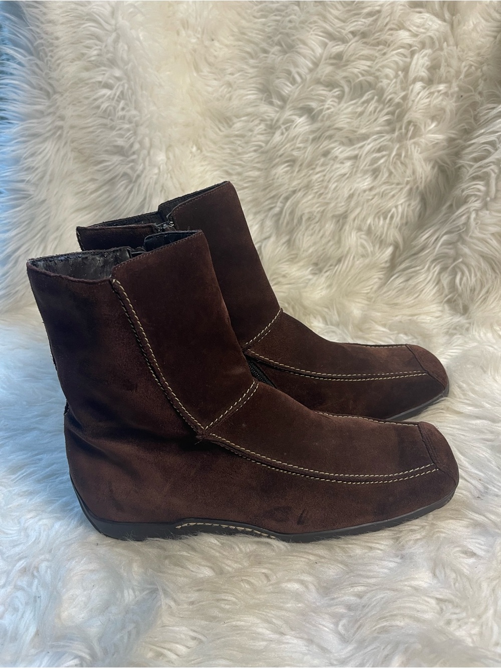 Aerosoles Dispatch Brown Suede Zip Ankle Boots with stitching accent SZ11M